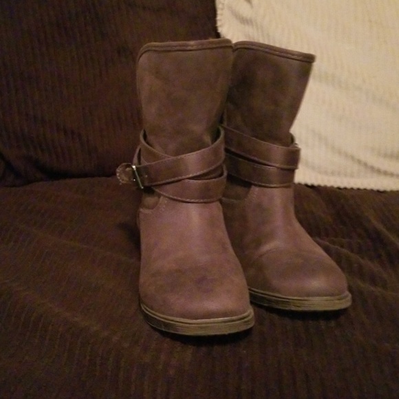 Ankle high boots - Picture 1 of 5